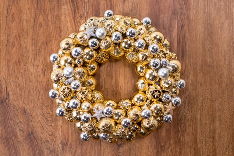 Christmas ornament wreath craft